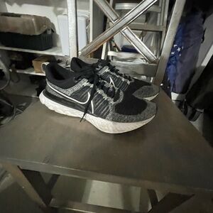Nike Men's Black and White Athletic Shoes
